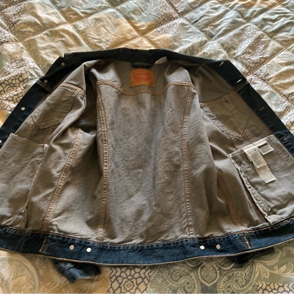 Men’s Levi’s Classic Denim Jacket - Picture 5 of 6